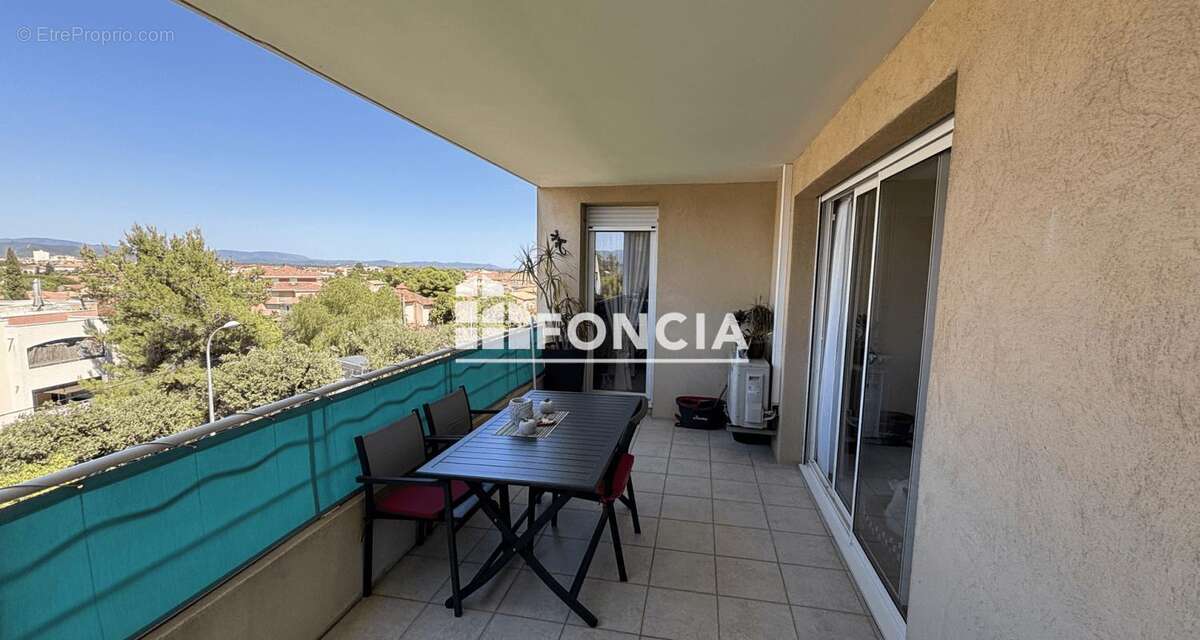 Grand appartement lumineux de 3 chambres dans une résidence sécurisée avec vue dégagée, garage, parkings et terrasse - photo 5