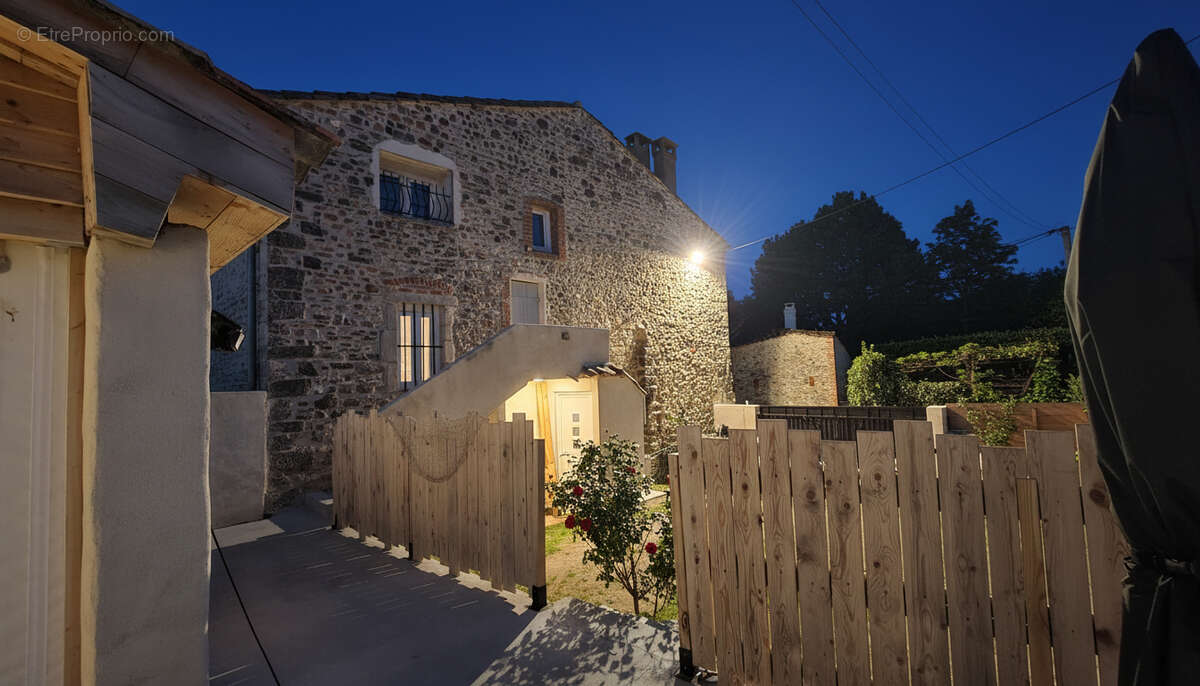 TORNAC , Maison en pierres de 10 pièces  de 232 M2 dans un quartier calme.   Proche d'Anduze - photo 4