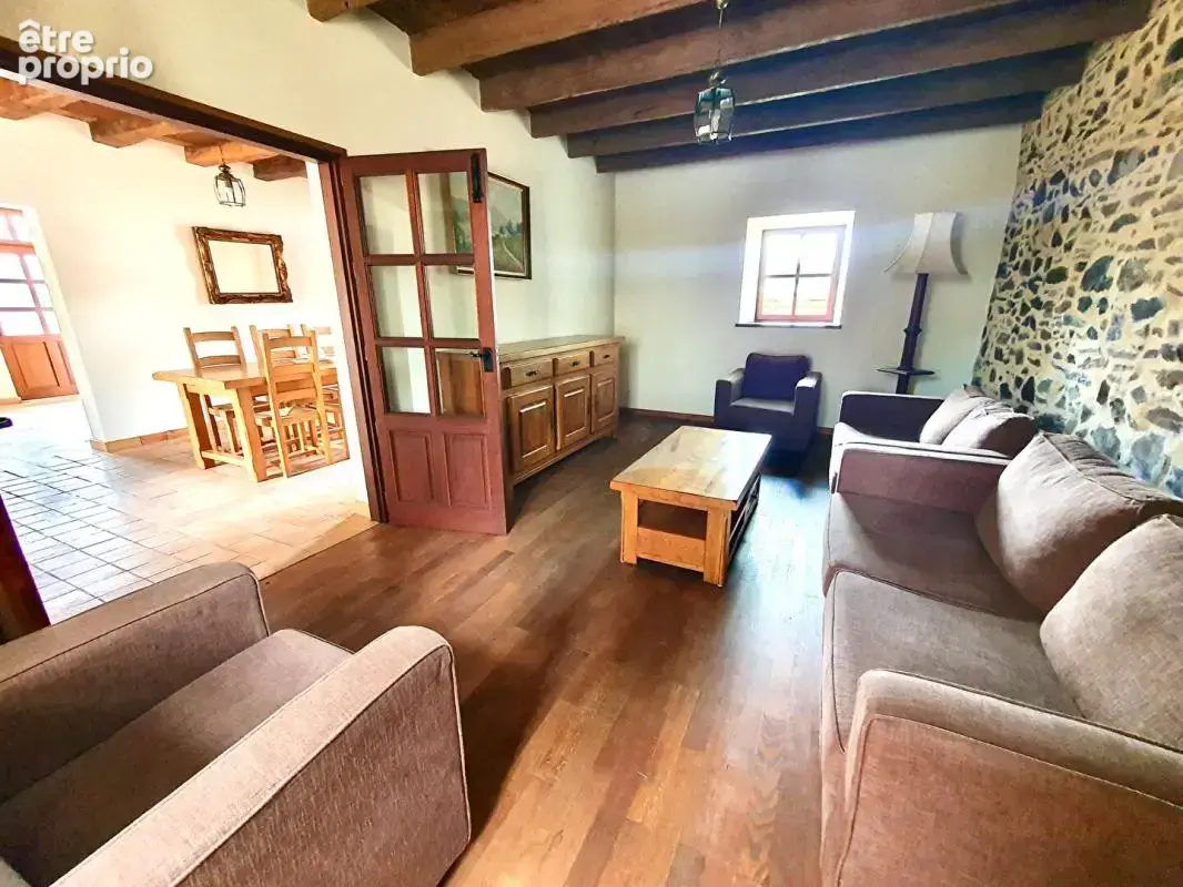 Sally HICKEY vous présente cette maison ancienne rénovée en pierres. 6 pièces, jardin clos & grand parking - photo 8