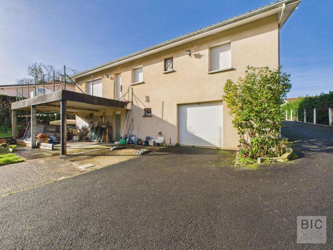 A vendre jolie maison à faible émission avec grand jardiin, atelier, garage et piscine - photo 3