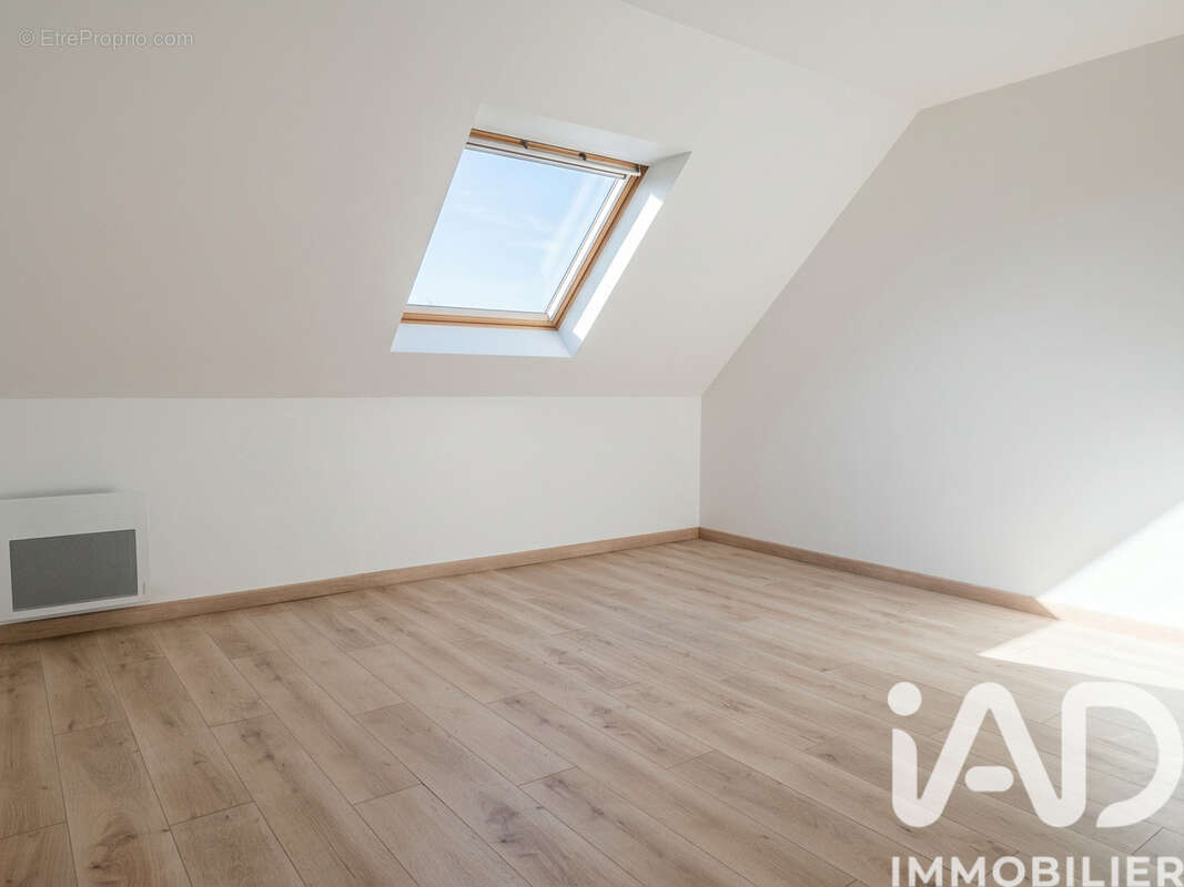 Maison 93 m² à Breteil  - photo 4