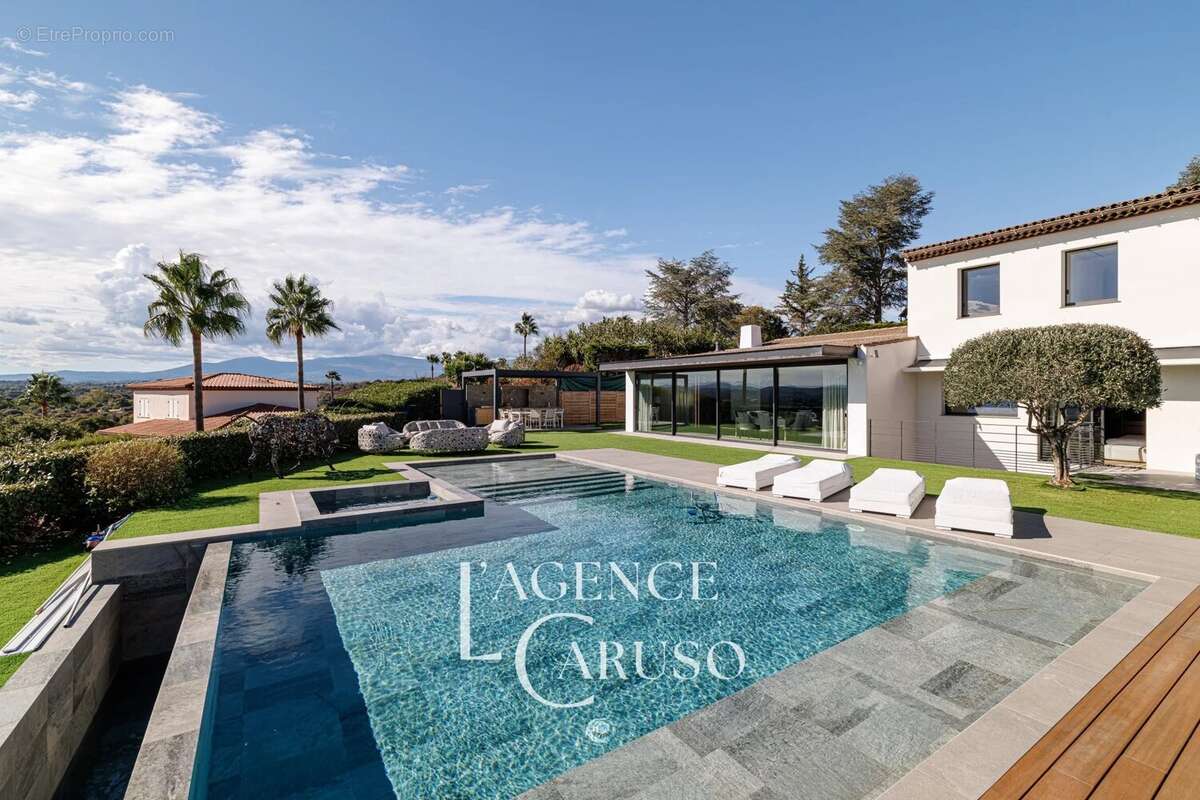 Maison à VILLENEUVE-LOUBET