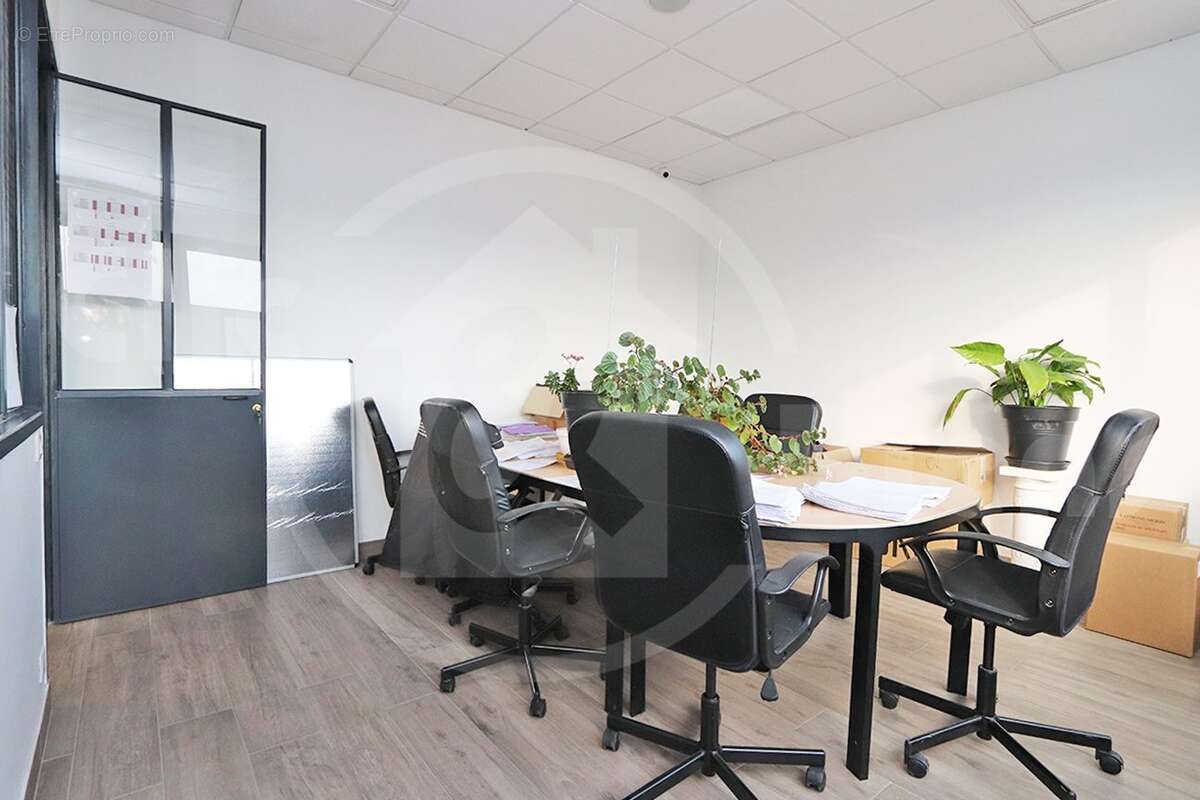 Commerce à SAINT-CYR-L&#039;ECOLE