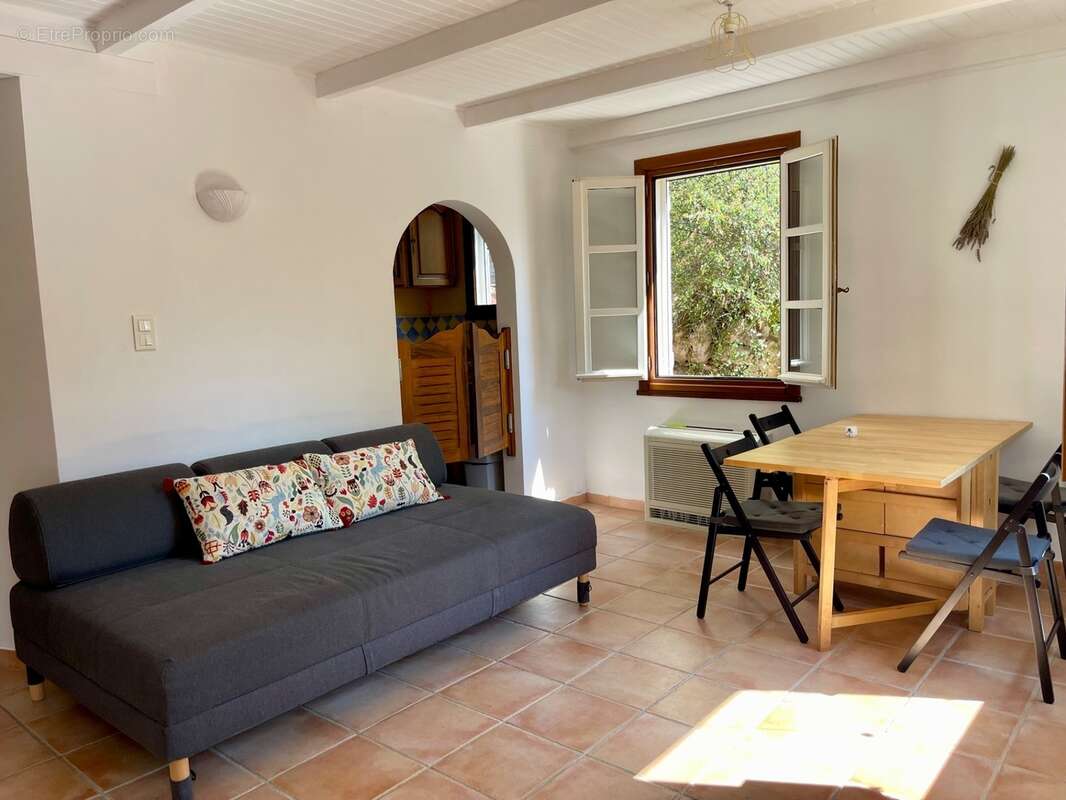 À vendre – Maison avec piscine et grand terrain arboré à Saignon (84400) - photo 13