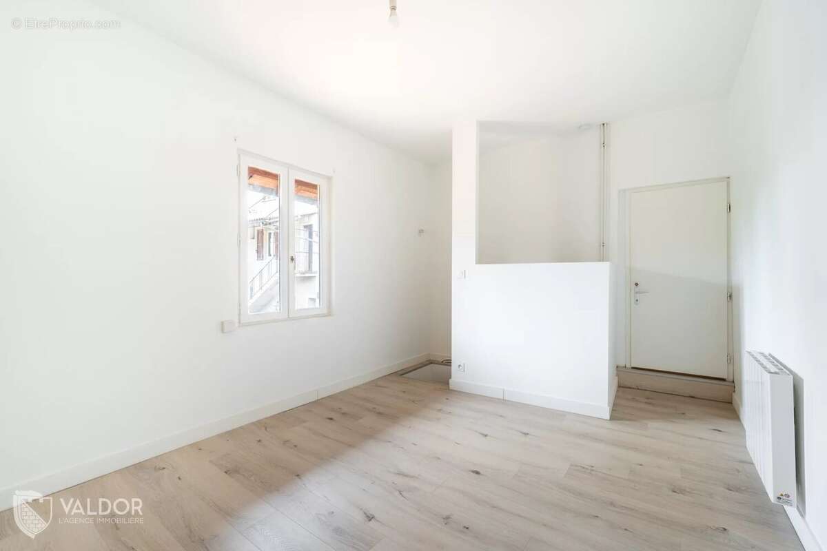 Appartement à SAINT-GEORGES-DE-RENEINS