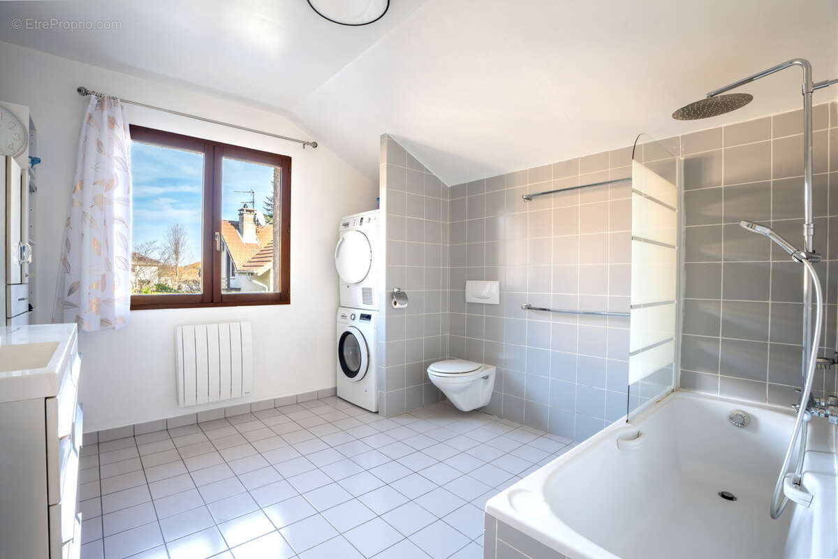 Maison à PREVESSIN-MOENS