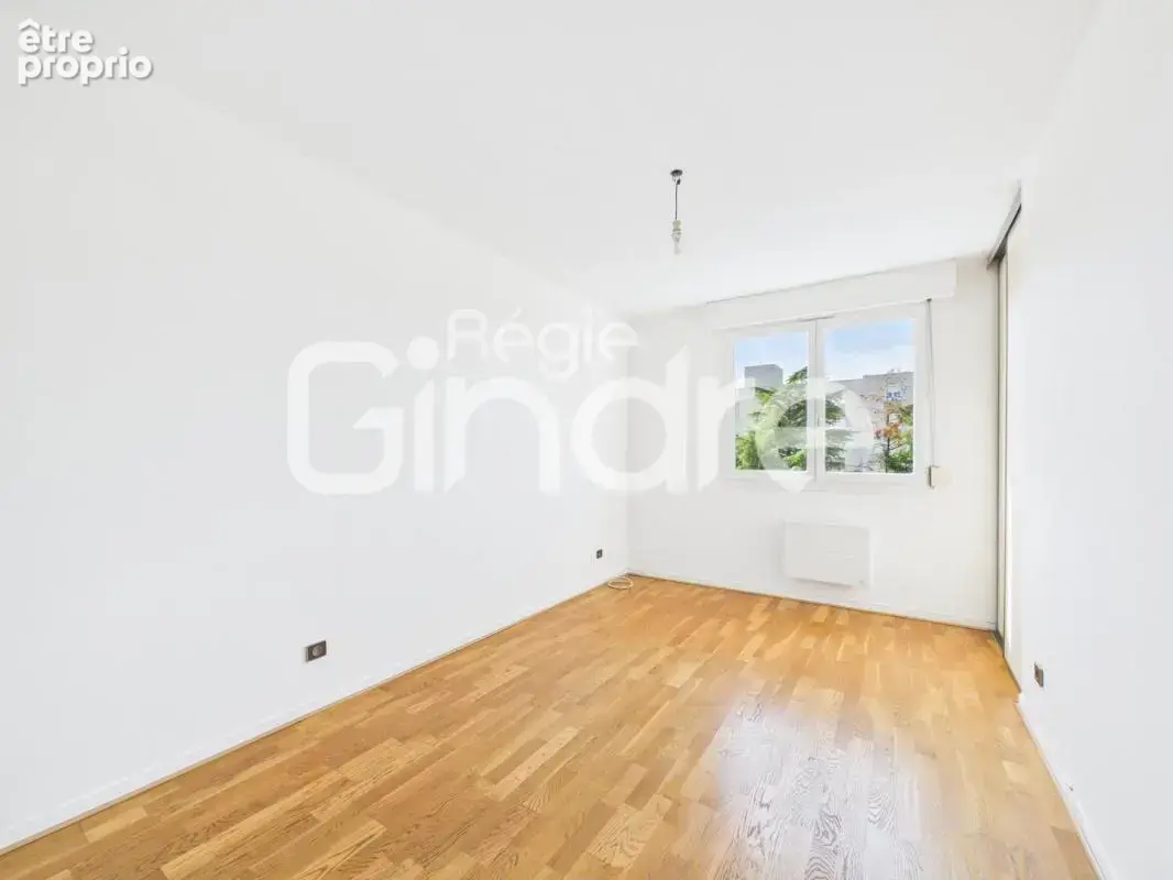 Vente - Appartement - 2 pièces + cuisine - 51 m² - 250 000 € - - photo 5
