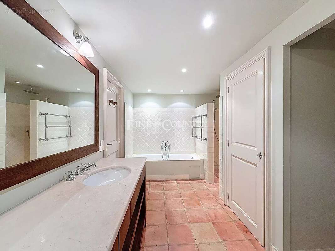 Maison à ROQUEBRUNE-SUR-ARGENS