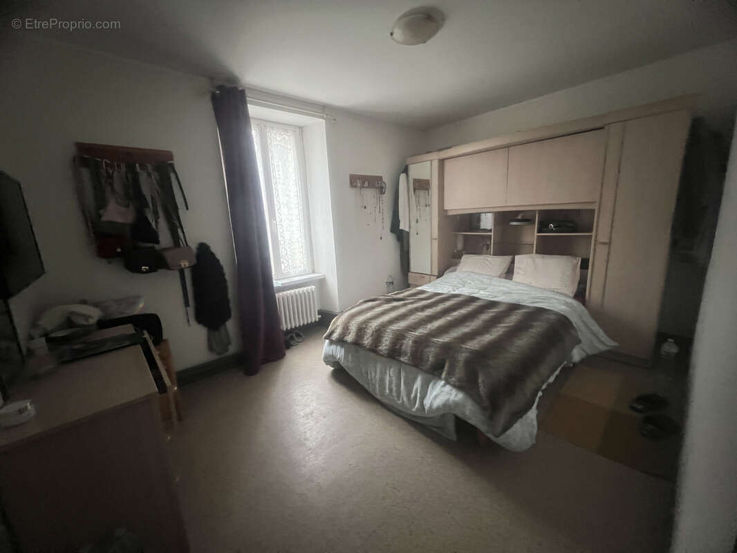 Commerce à JUGON-LES-LACS