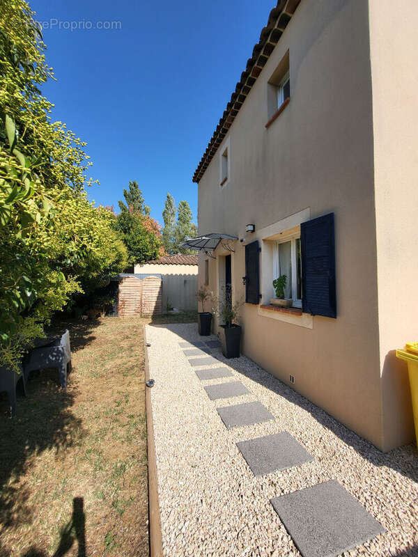 Maison à MORIERES-LES-AVIGNON