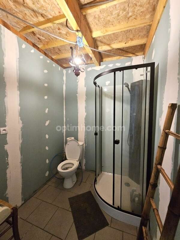 Commerce à ROULLET-SAINT-ESTEPHE