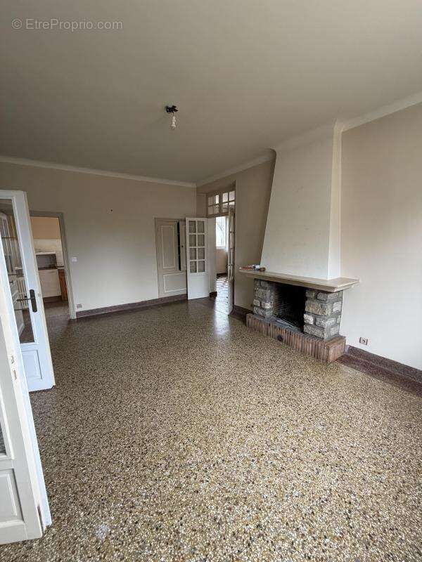 Maison de ville avec hangar et jardin – 197 m² – loury - photo 2