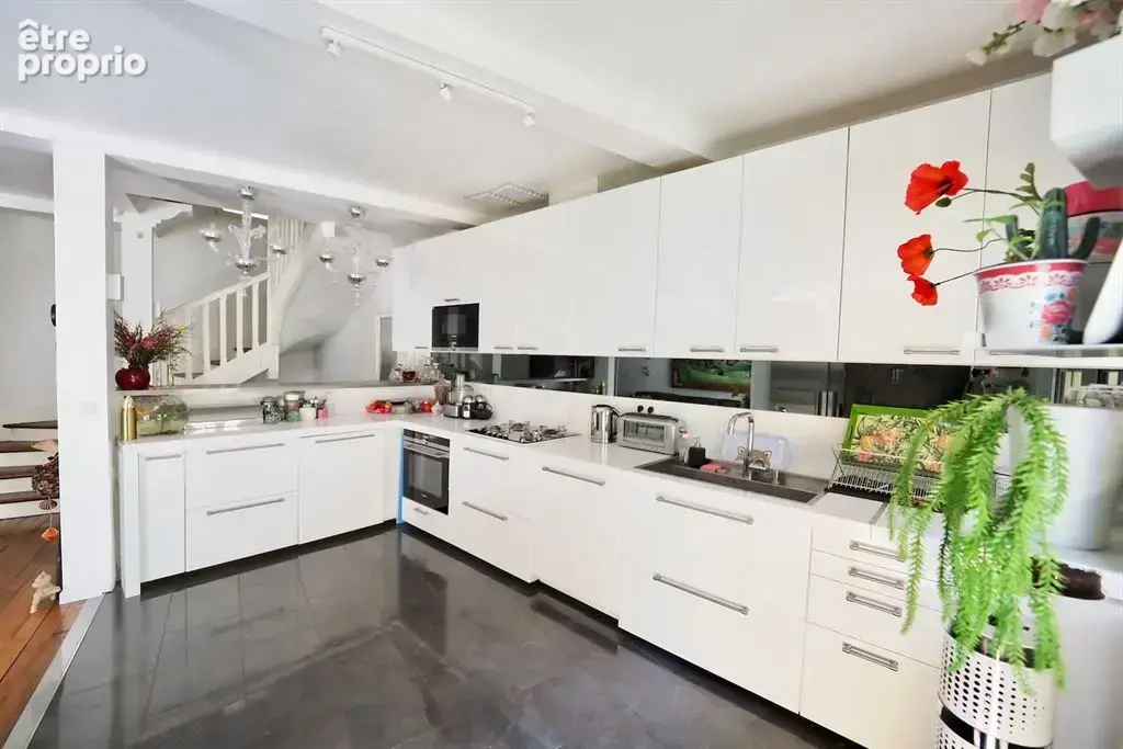 Paris 14e (75014) – Maison de 195 m², 4 chambres, bureau, patio de 17 m² – quartier du Parc Montsouris - photo 4