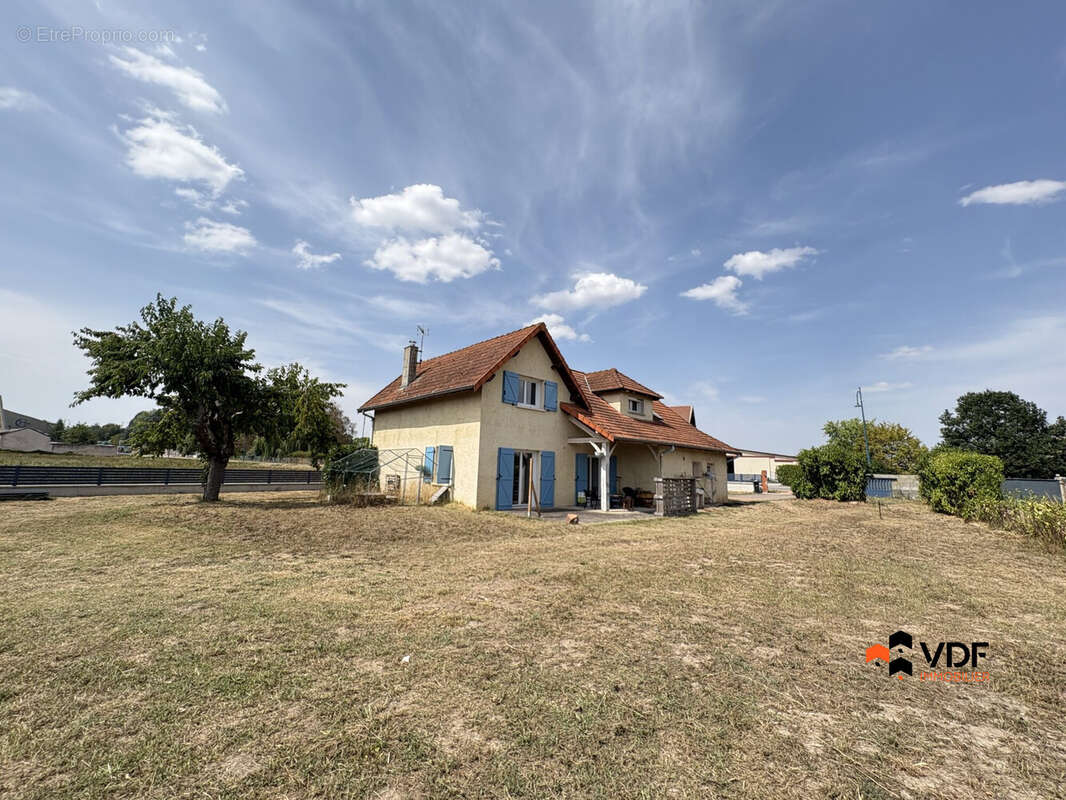 Maison 120 m² à Briennon  - photo 2