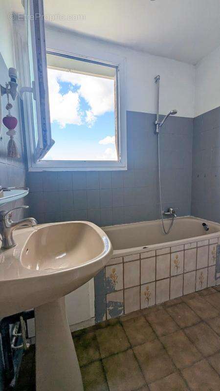 SALON DE PROVENCE (13)  appartement T3 (2 chambres) de 70 m² très lumineux - photo 10