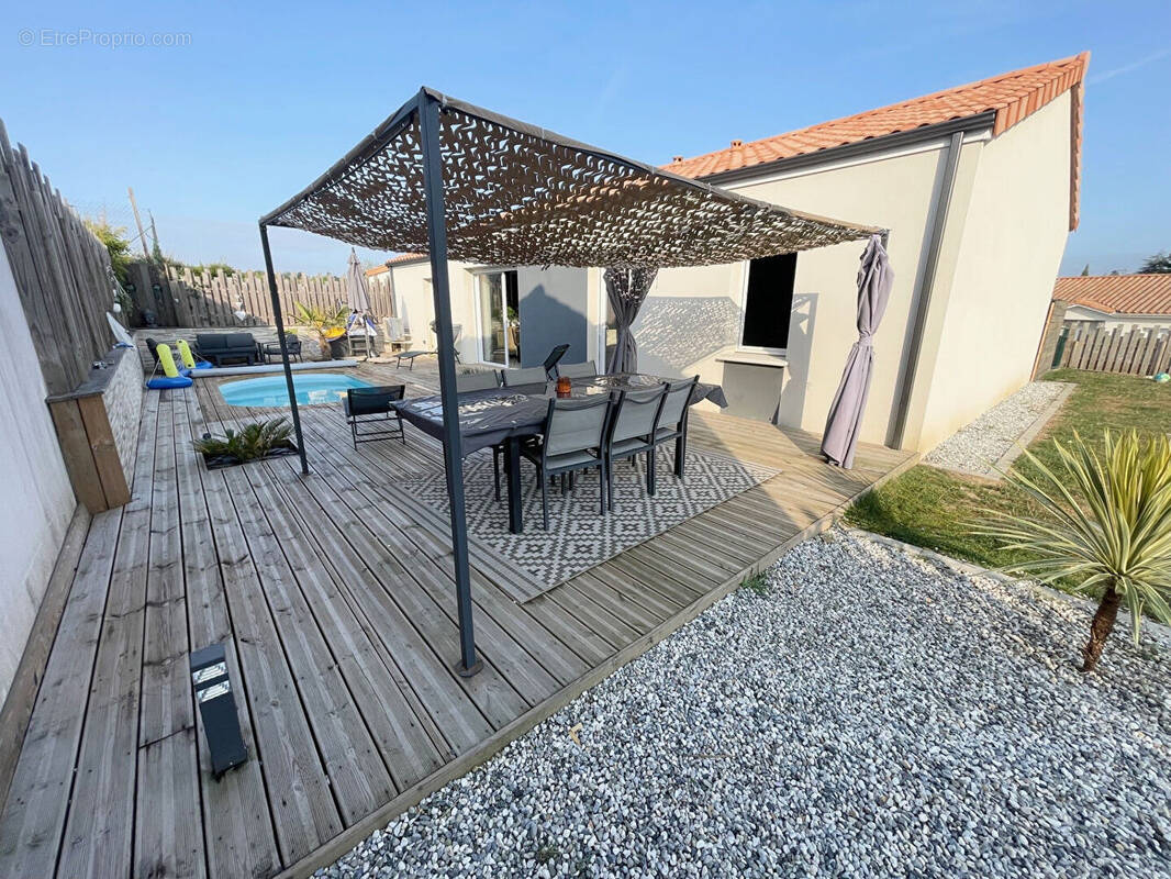 Maison à MONTFAUCON-MONTIGNE