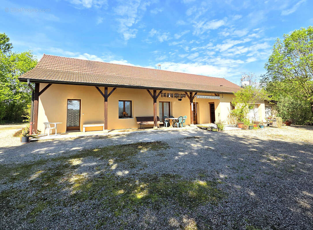 Maison à SAILLENARD