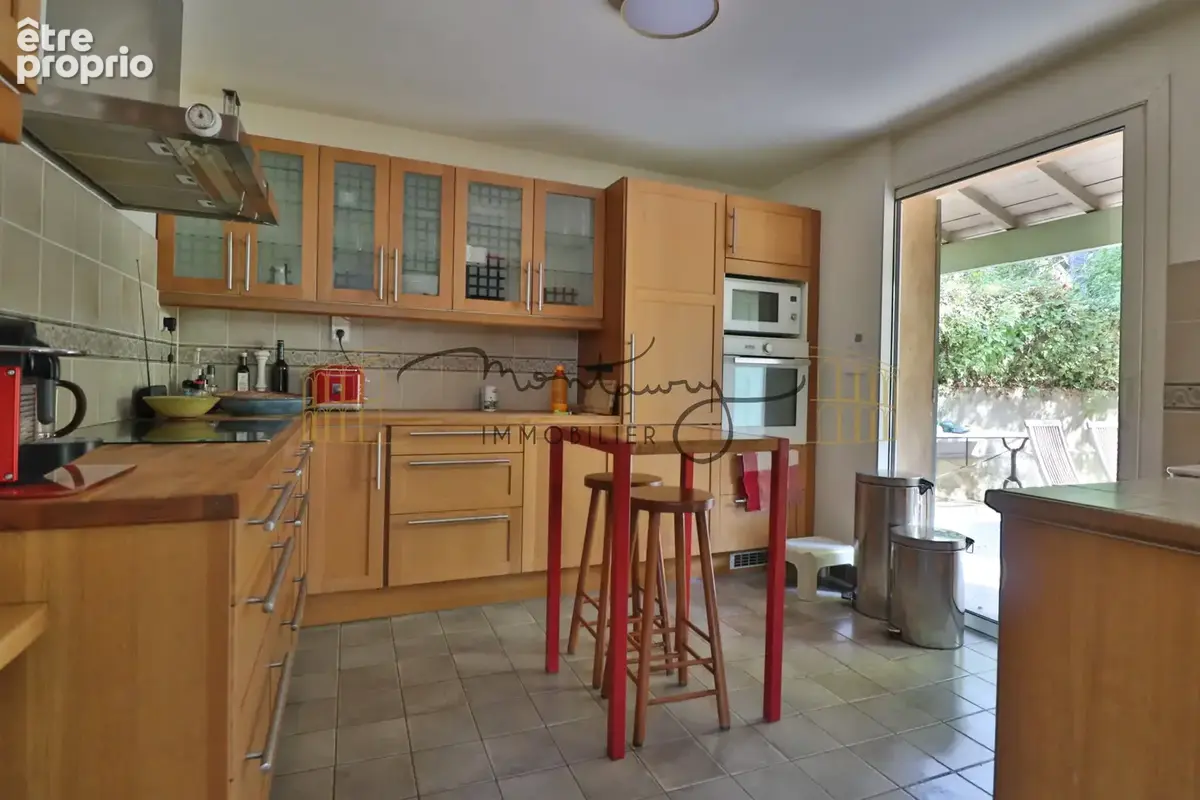 EXCLUSIVITÉ  NÎMES   Maison de caractère, piscine et jardin arboré de 1 536 m2 à proximité de la Tour Magne - photo 6