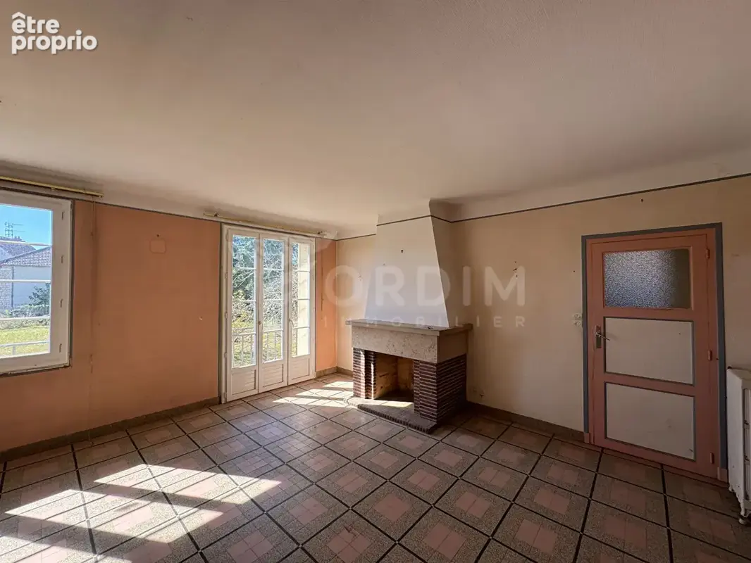 PROCHE COEUR DE VILLE, pavillon deux chambres sur son terrain de 884 m². - photo 6