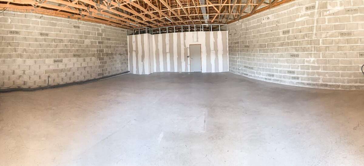 Commerce à CAVIGNAC