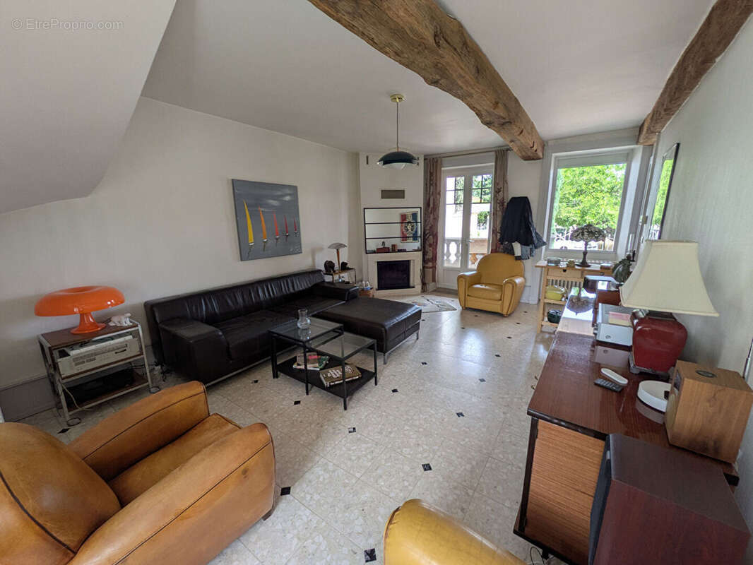 Maison à COMMELLE-VERNAY