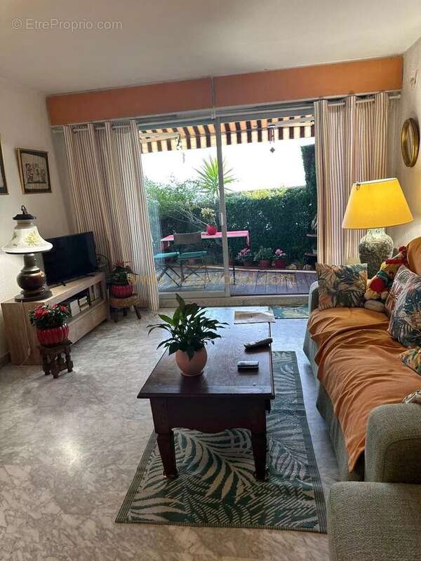 Appartement à SAINT-LAURENT-DU-VAR