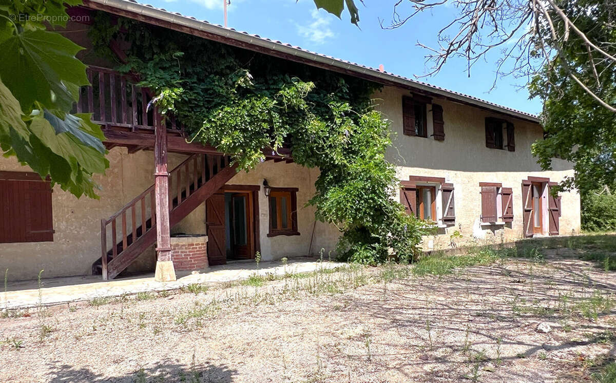 VONNAS : Charmante fermette avec dépendance aménageable et terrain constructible à Vonnas - photo 2
