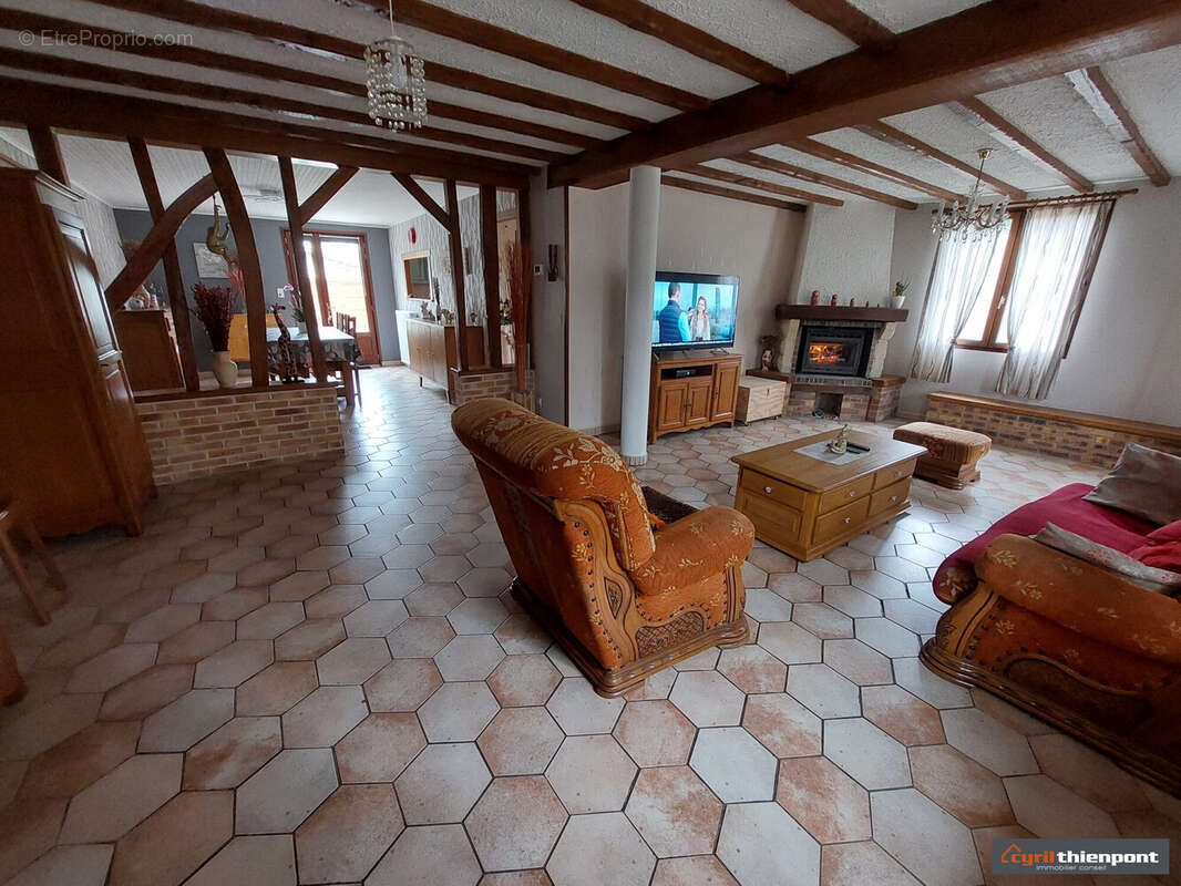 Maison à NEUFMOULIN