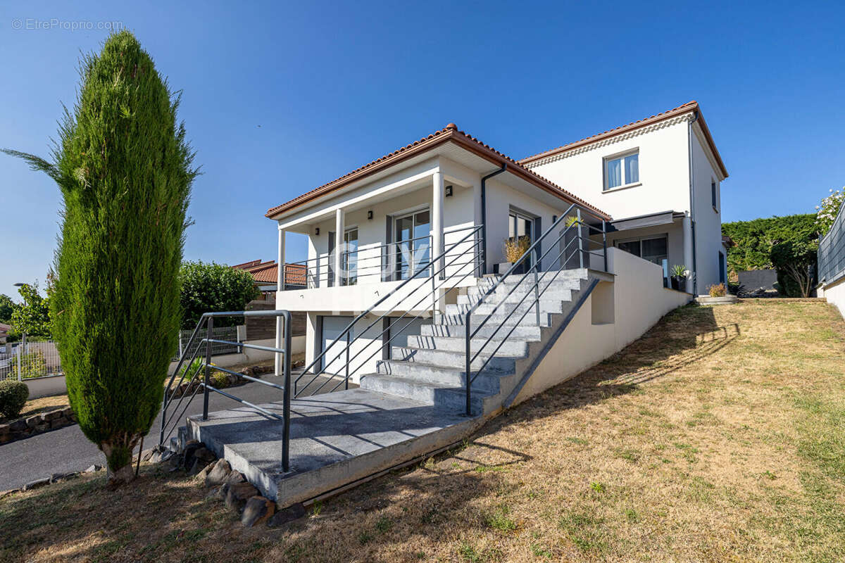 Maison Le Cendre 156 m2 - 4 chambres - Piscine - photo 3