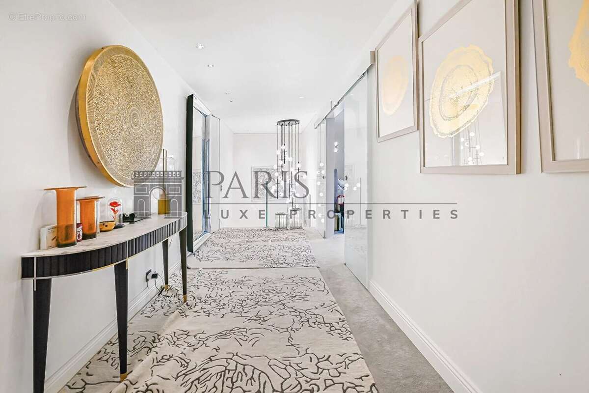 Appartement à PARIS-16E