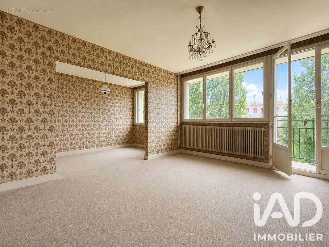 Appartement 92 m² à Le Plessis-Trevise  - photo 3
