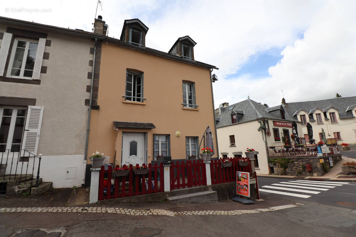 Maison à MURAT-LE-QUAIRE