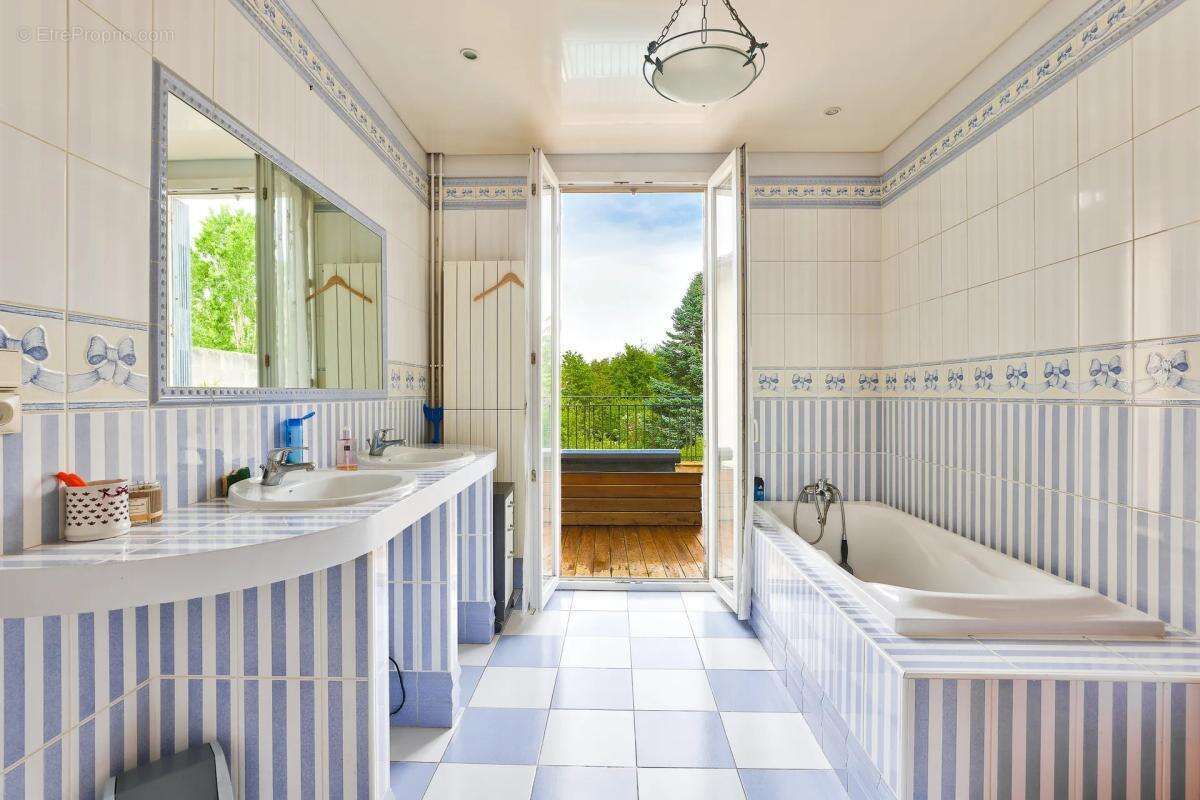 Maison à DEUIL-LA-BARRE