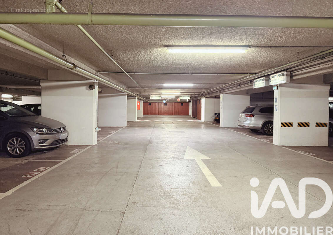 Photo 3 - Parking à PARIS-3E