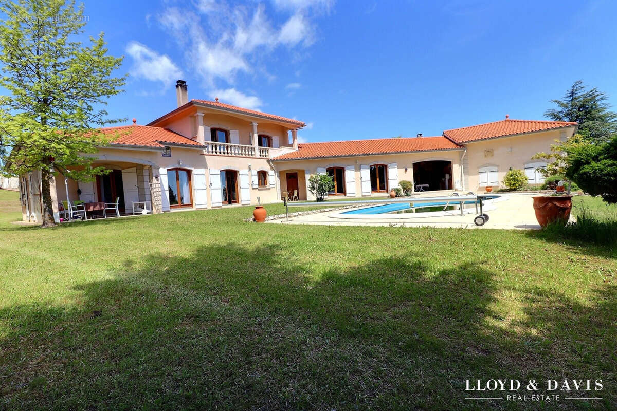 PISCINE - Maison à SAINT-JEAN-SOLEYMIEUX