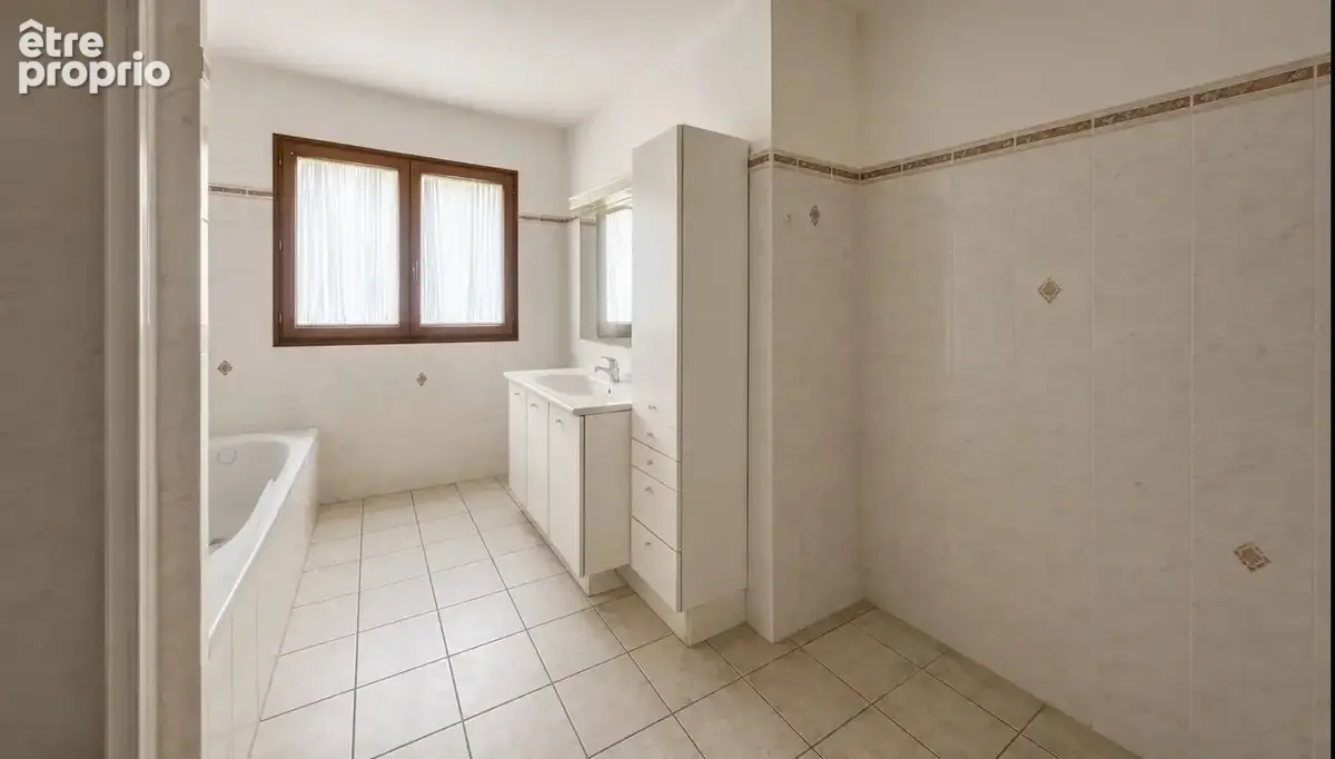 SAINT-CLÉMENT-DE-RIVIÈRE - Élégante villa familiale de 216 m² sur plus de 2 000 m² de terrain avec piscine - photo 8