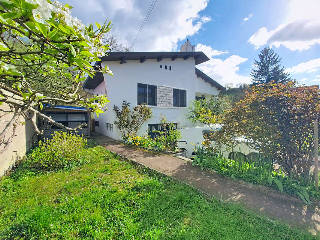 Maison à LA TOUR-DU-PIN