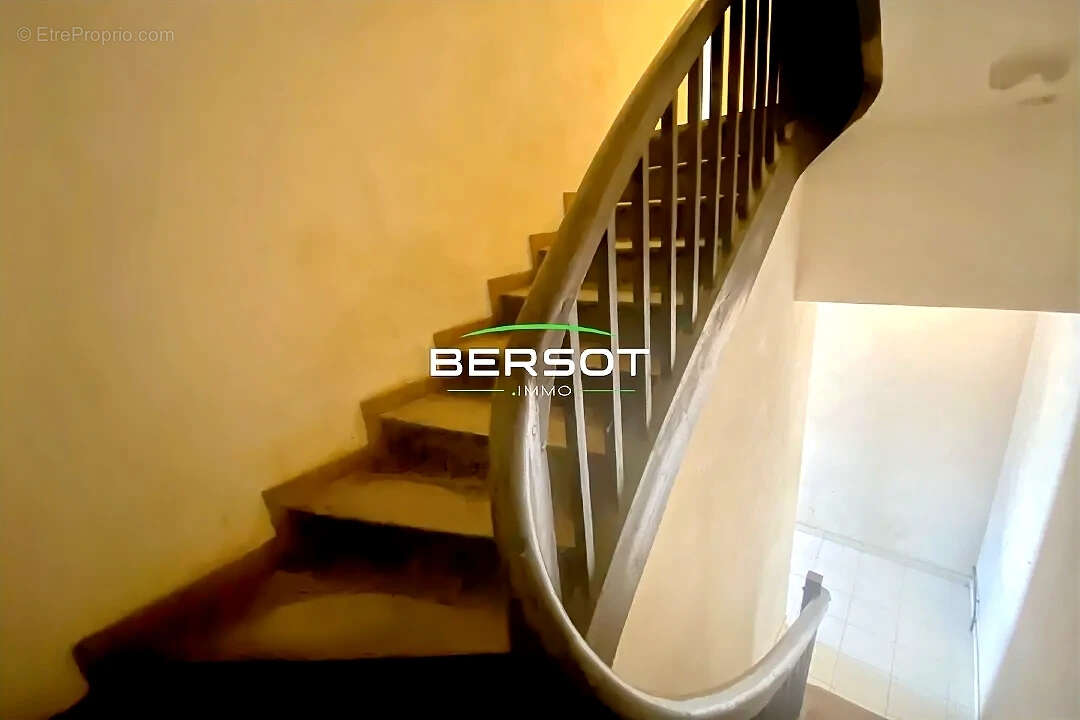 Maison à COMBEAUFONTAINE