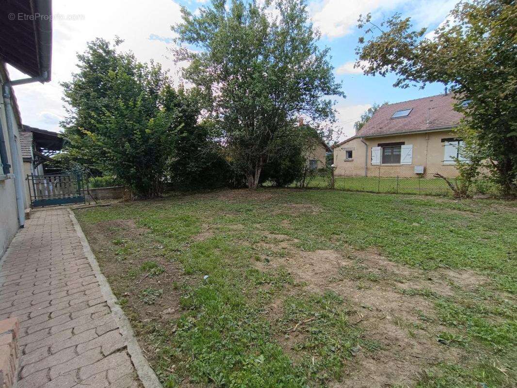 Maison à SAVIGNY-EN-REVERMONT