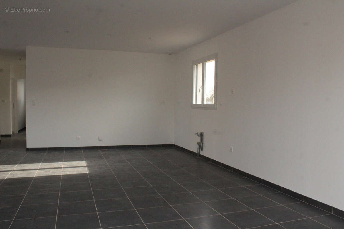 Maison à NEGREPELISSE