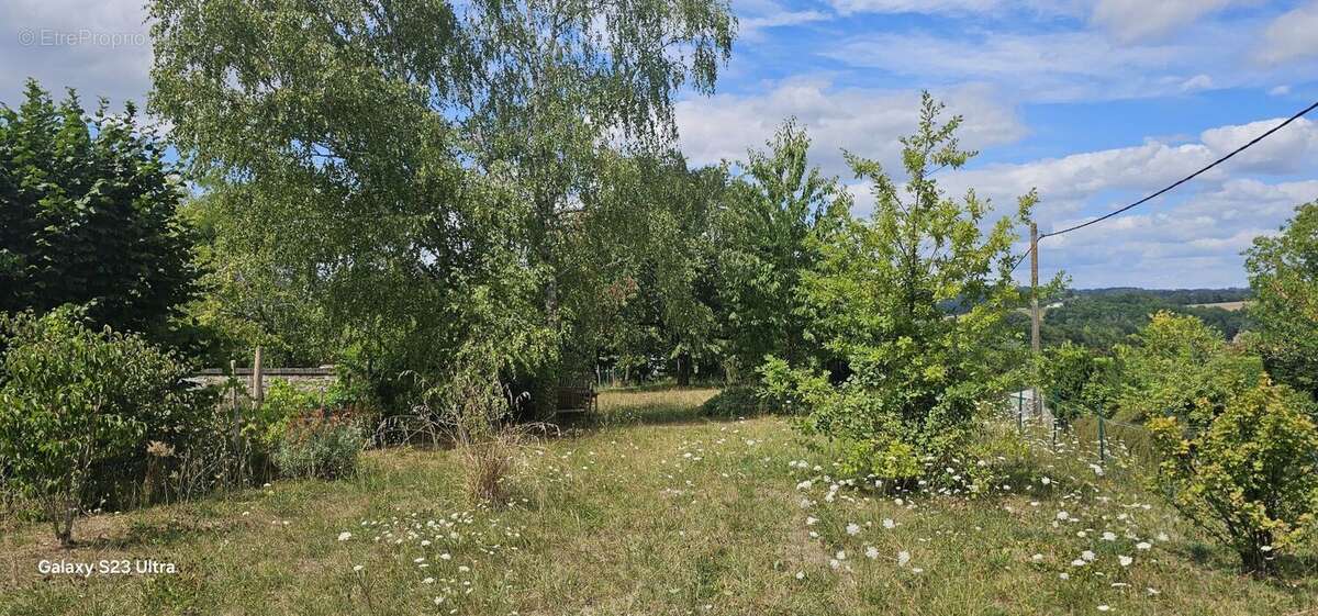 Terrain à MONTBRON