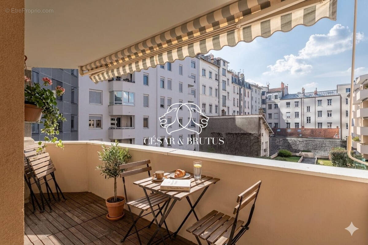 Projection virtuelle - Appartement à LYON-6E
