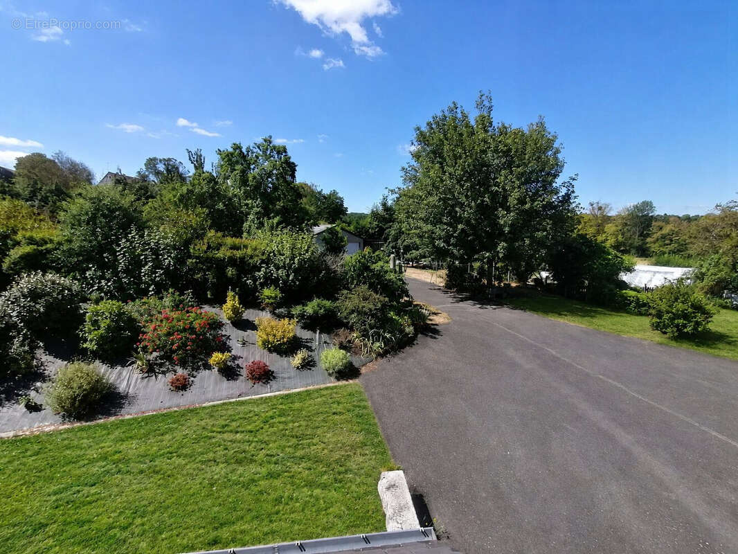 Maison 154 m² à Saint-Chabrais  - photo 4