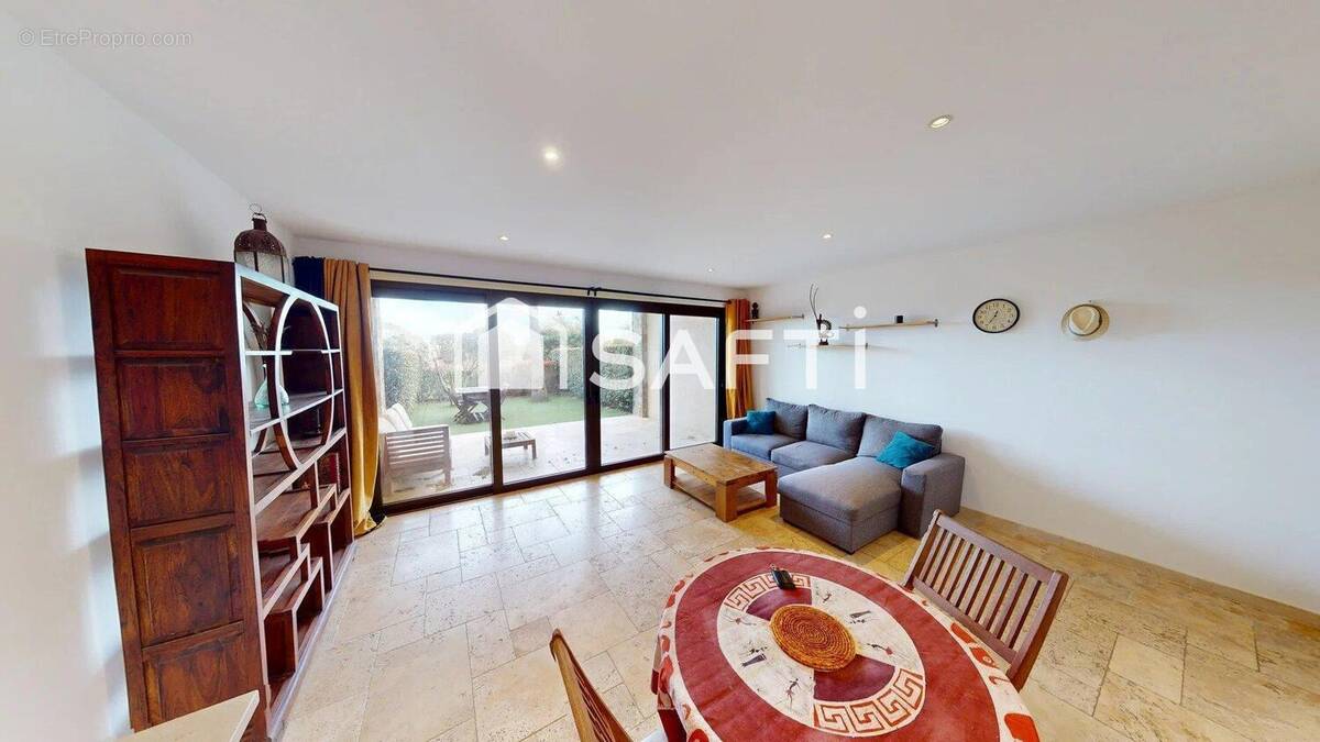 Photo 1 - Appartement à ROQUEBRUNE-SUR-ARGENS
