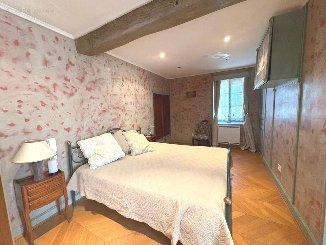 190 m² à Eyzin-Pinet  - photo 8