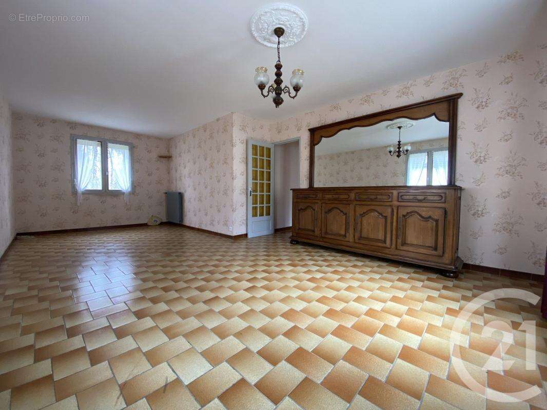 Maison à SAINT-LAURENT-SUR-GORRE