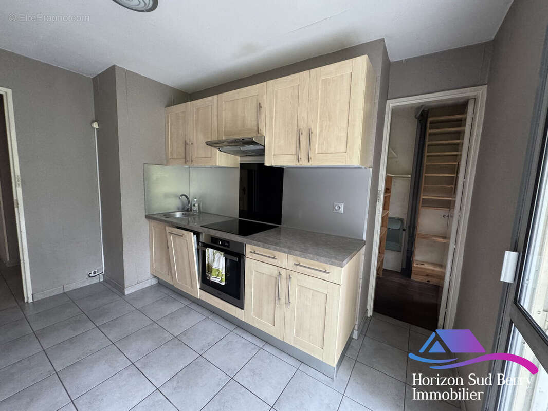 Cuisine éq. et cellier - Appartement à BOURGES