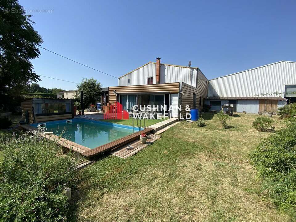 742 m² à Saint-Jory  - photo 5
