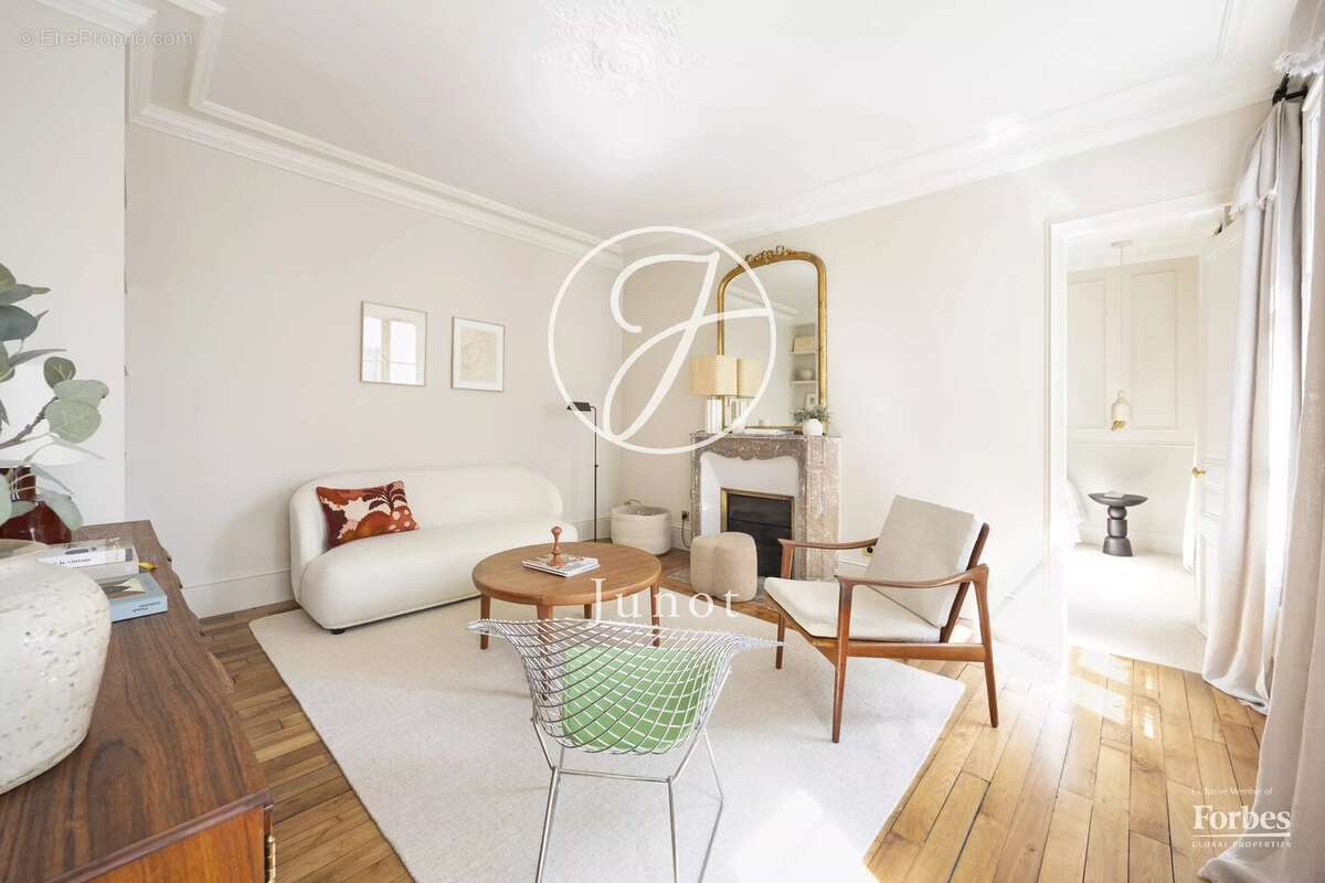 Appartement à PARIS-7E