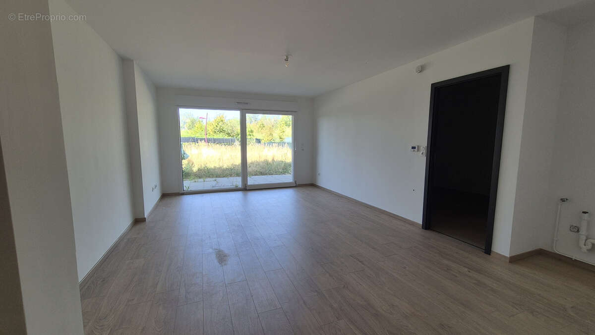 Yutz Aéroparc   Appartement 48 m2 rénové avec jardin privatif de 98 m2 et parking - photo 10